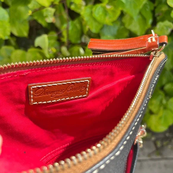 Dooney & Bourke Black Pebbled Leather Zipper Clutch Crossbody Bag Red Interior - Picture 10 of 16